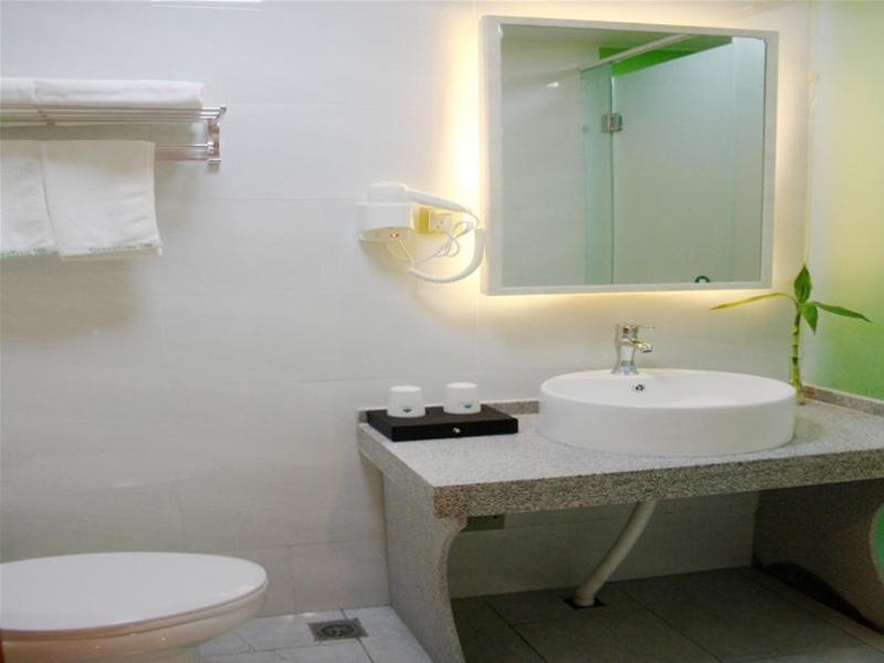 GreenTree Inn Bozhou Mengcheng County Red Star Macalline Business Hotel 16/17