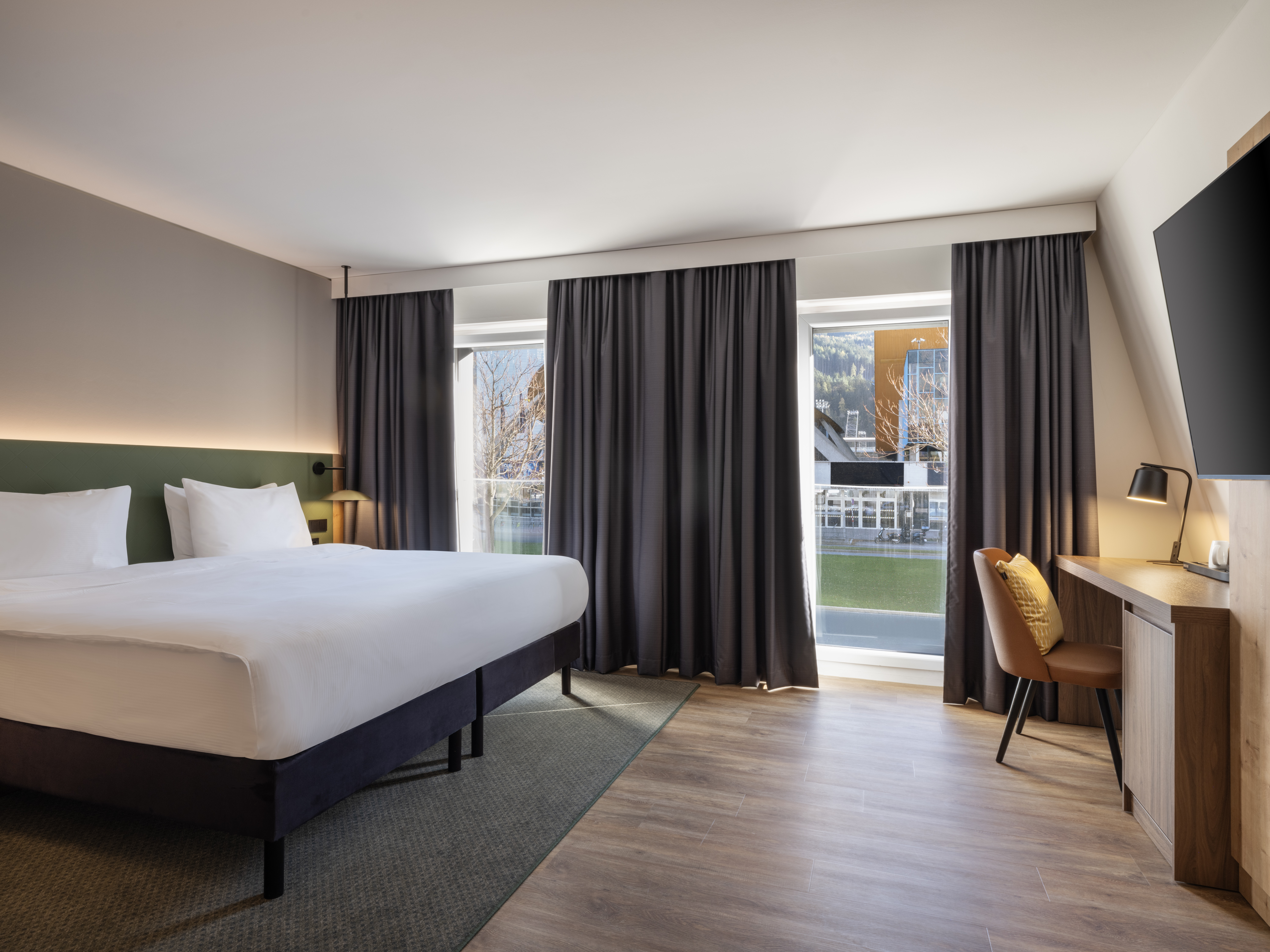 ROOM, KING BED, CORNER, ACCESSIBLE