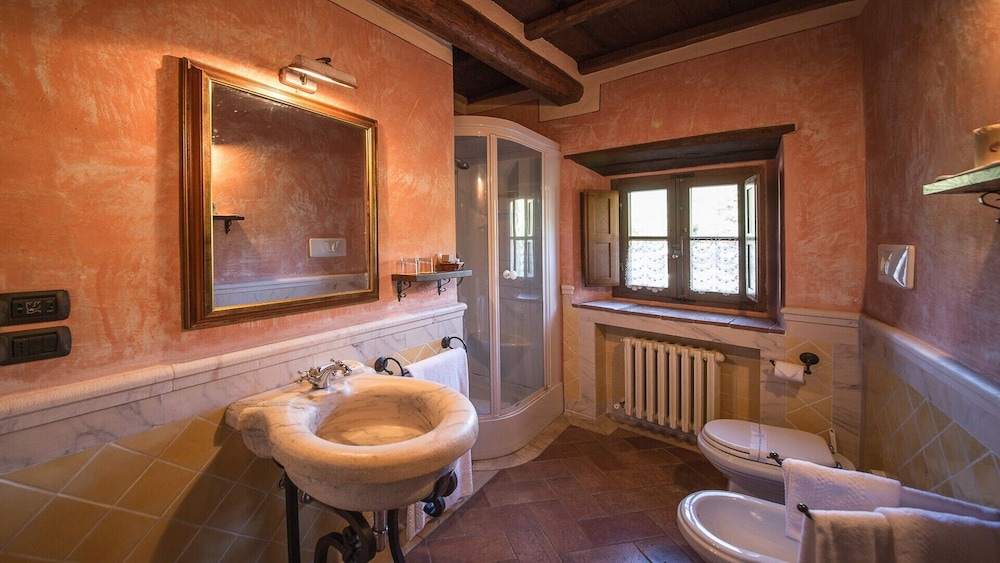 LE POZZE DI LECCHI HOTEL 30/31