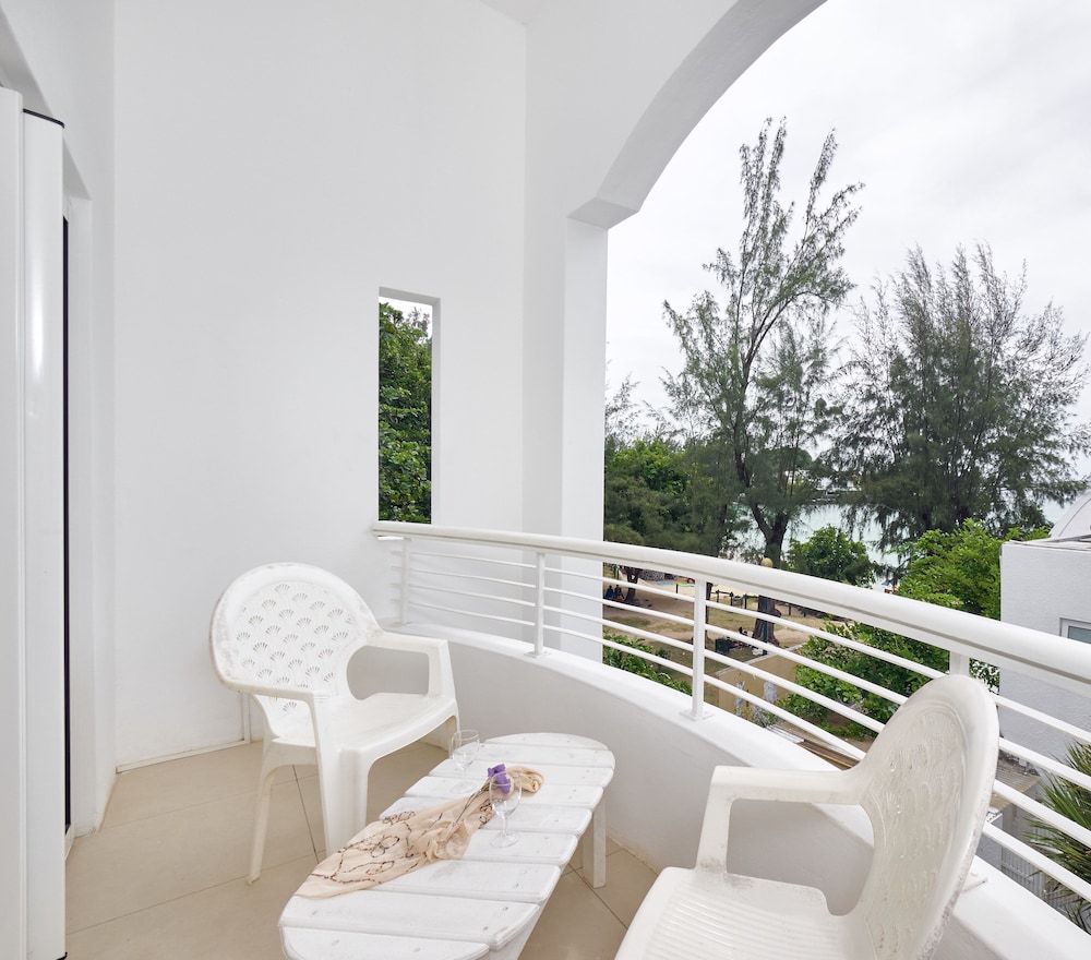 Le Beachclub Serviced Apartments And Villas 37/77