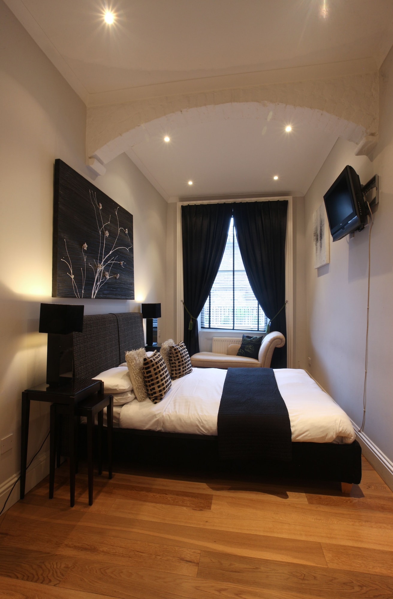 EXECUTIVE, DOUBLE BED