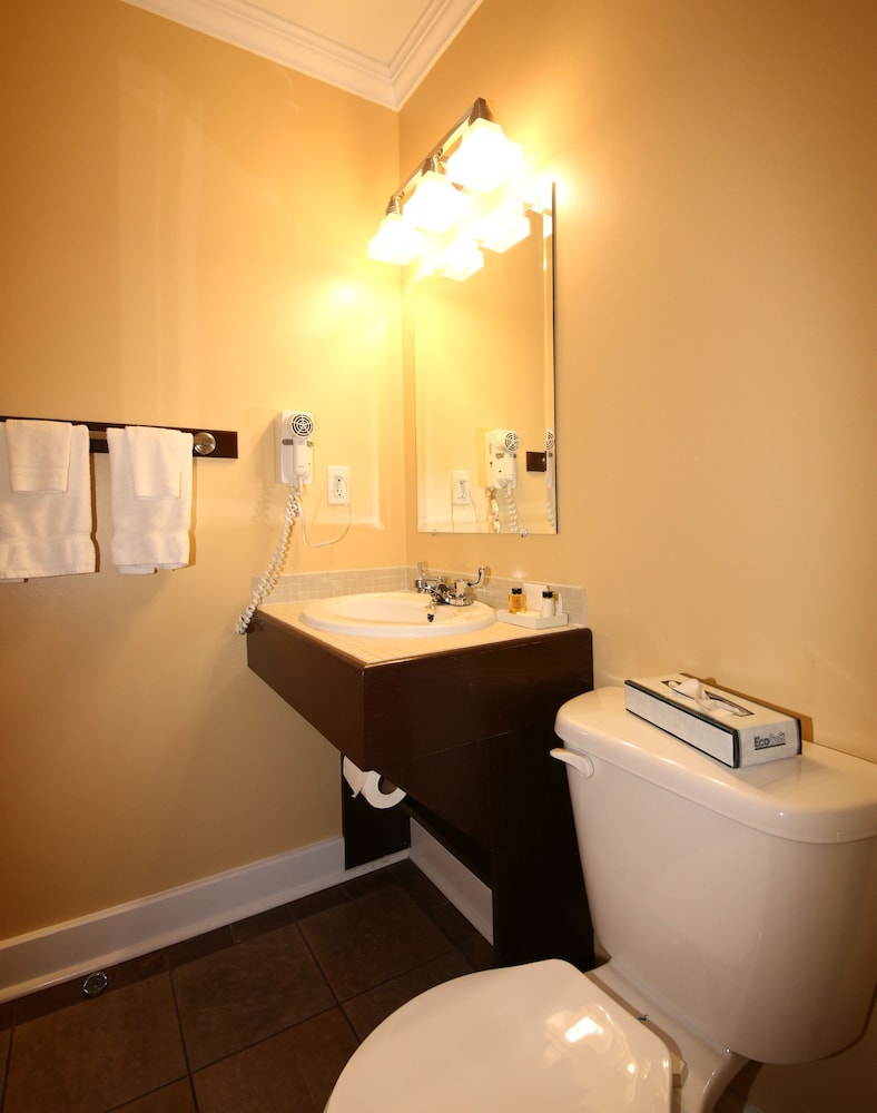 Grenfell Heritage Hotel & Suites 28/30