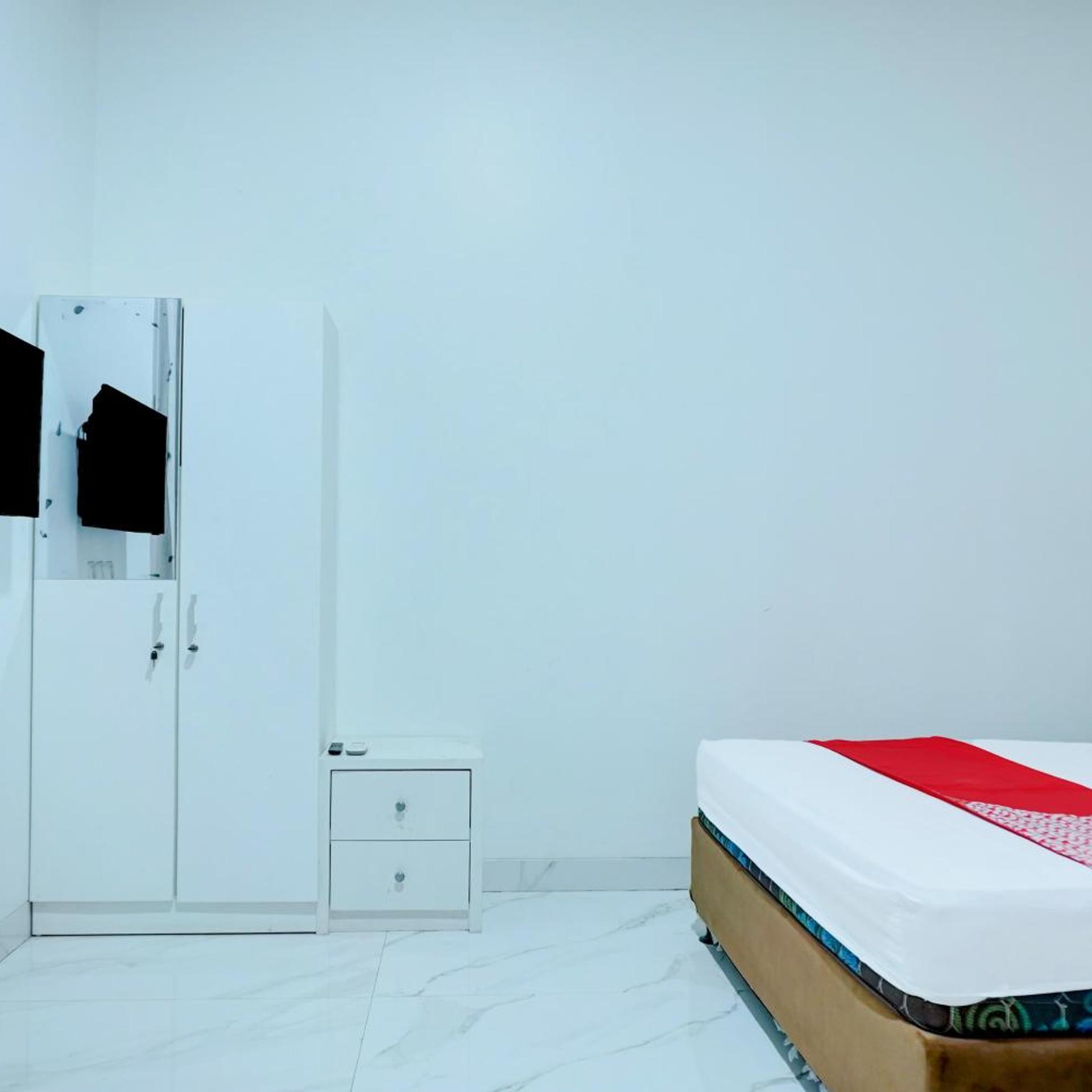 Hotel O Stasiun Cirebon Kejaksan Near Alun Alun Cirebon Formerly Family Homestay 13/27
