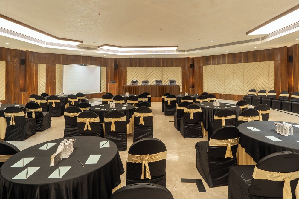 Hotel Mayura 34/50