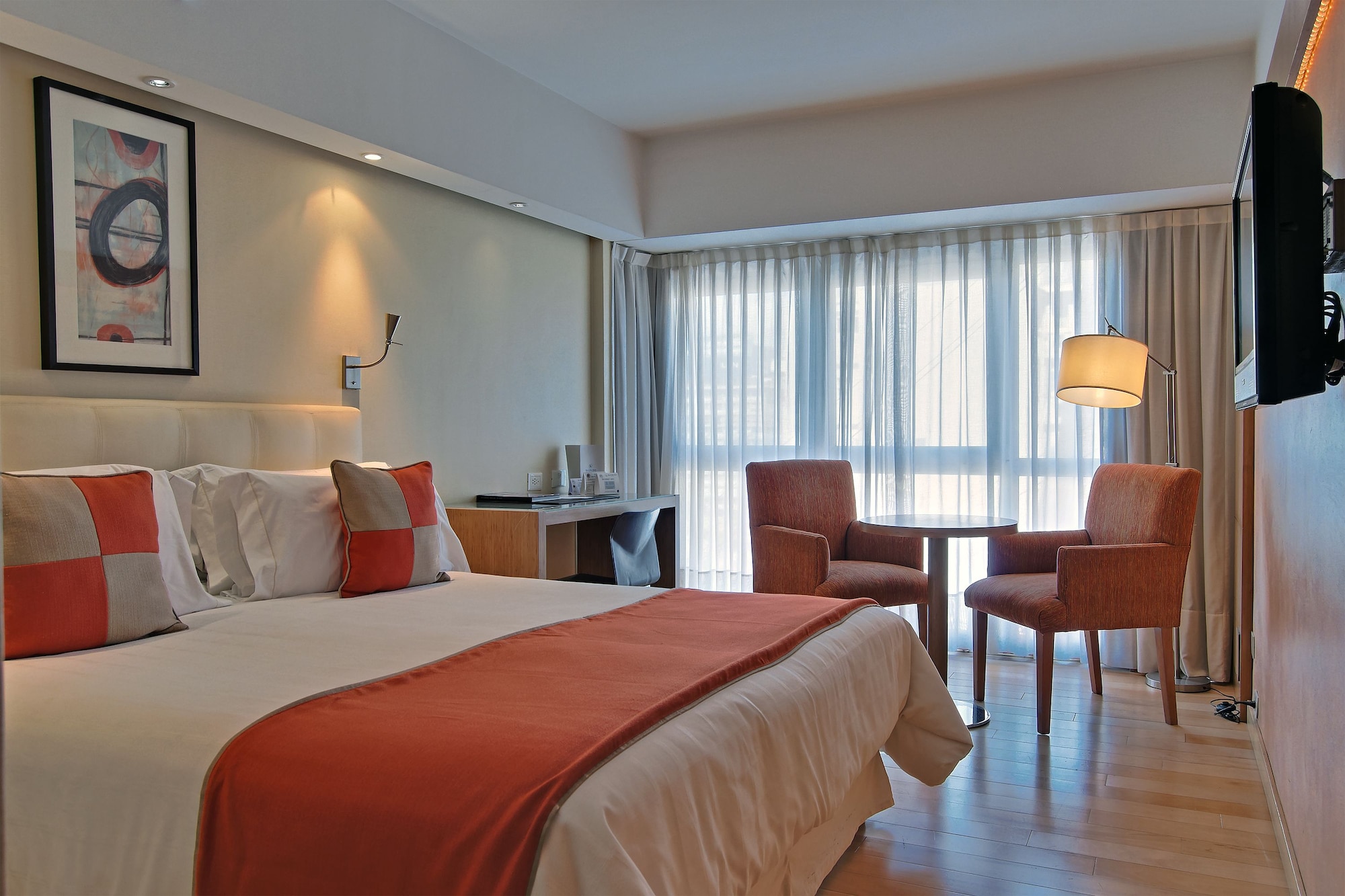 SUPERIOR, QUEEN BED