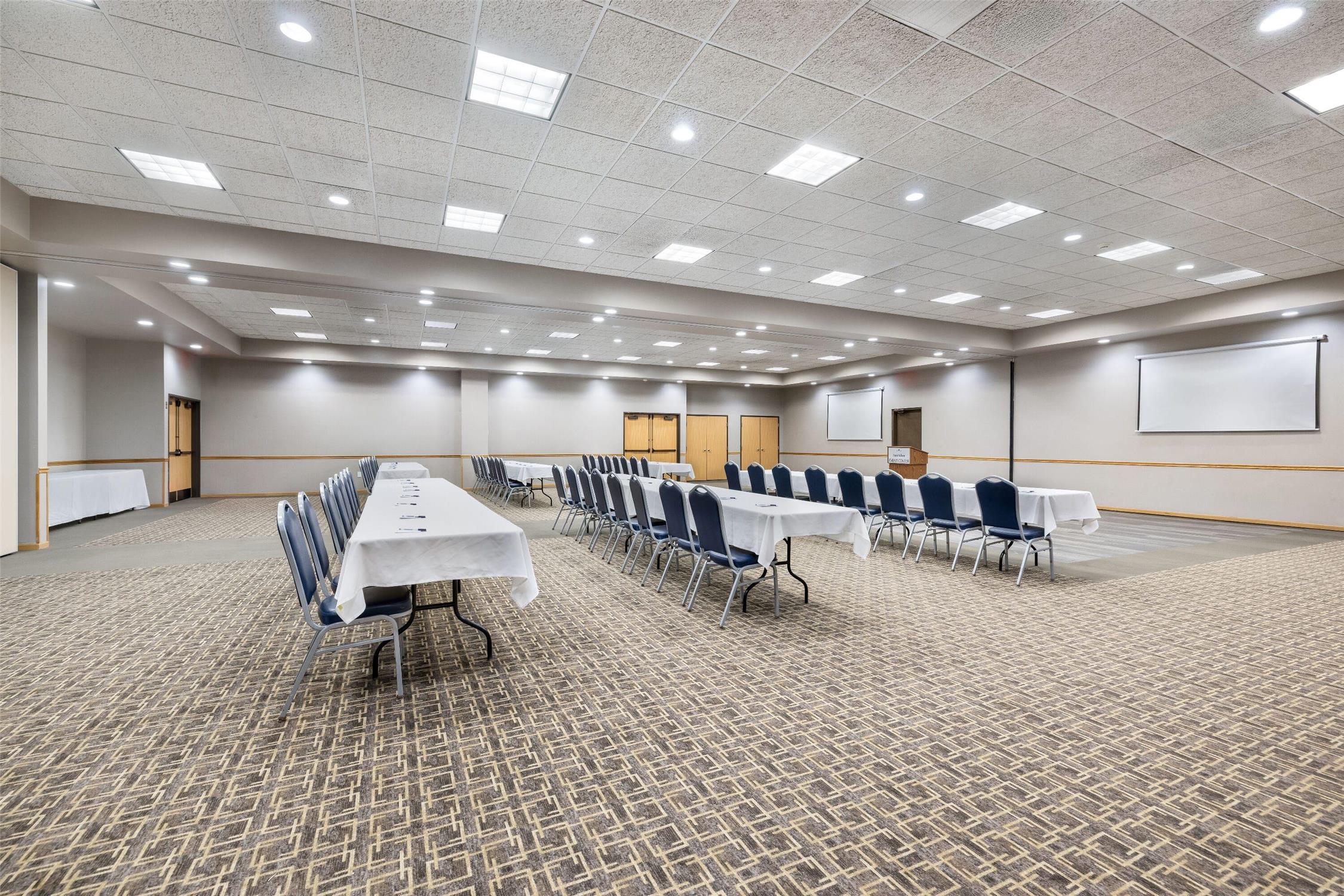 AmericInn by Wyndham Aberdeen Event Center 54/61