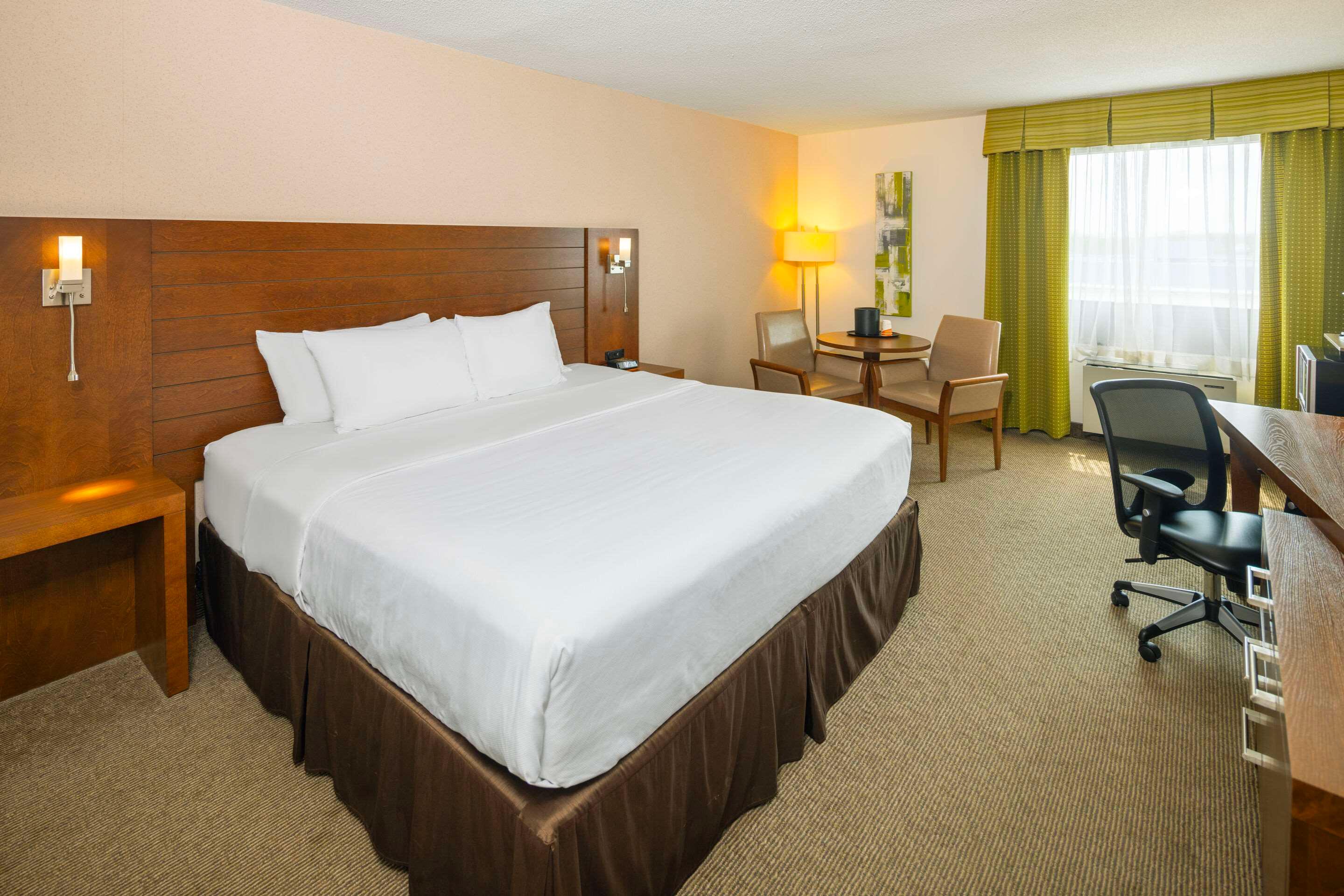 Upgrade, Business, King Bed، Quality Inn Rouyn-Noranda 2/7