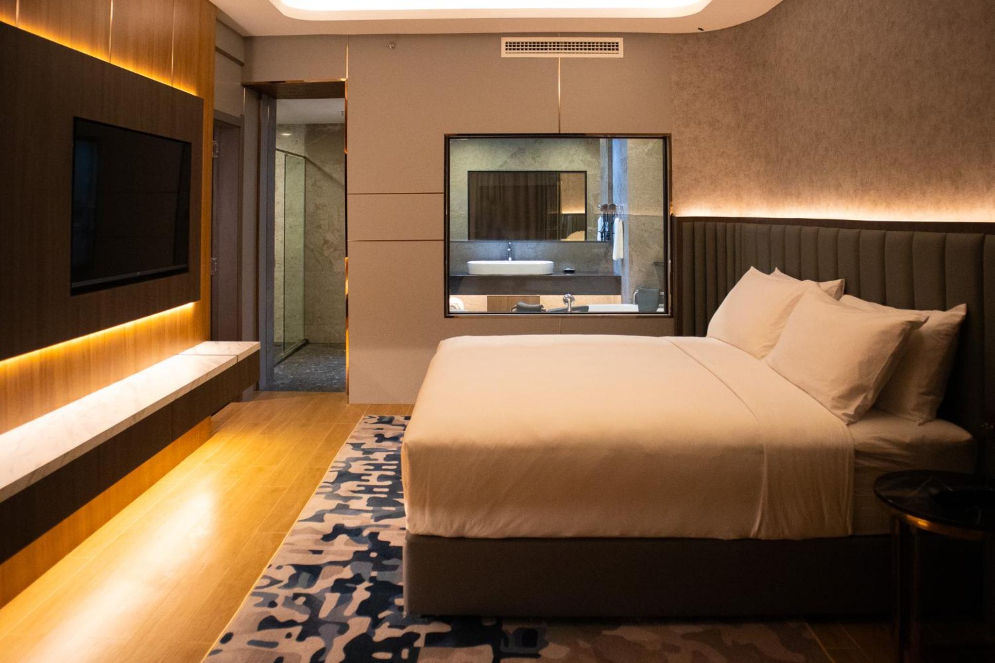 AGlow President Suite