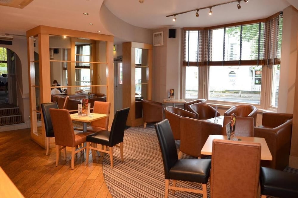 Regent Hotel 23/42