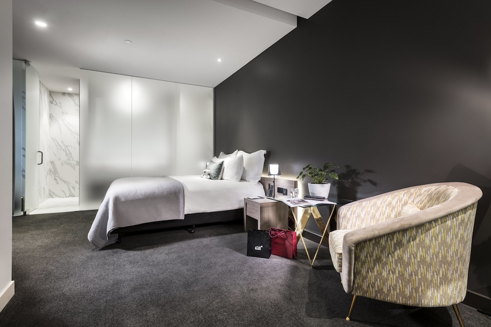 The Melbourne Hotel 24/69