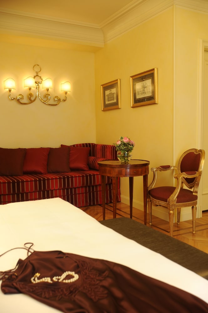 Hotel Villa Duse 39/50