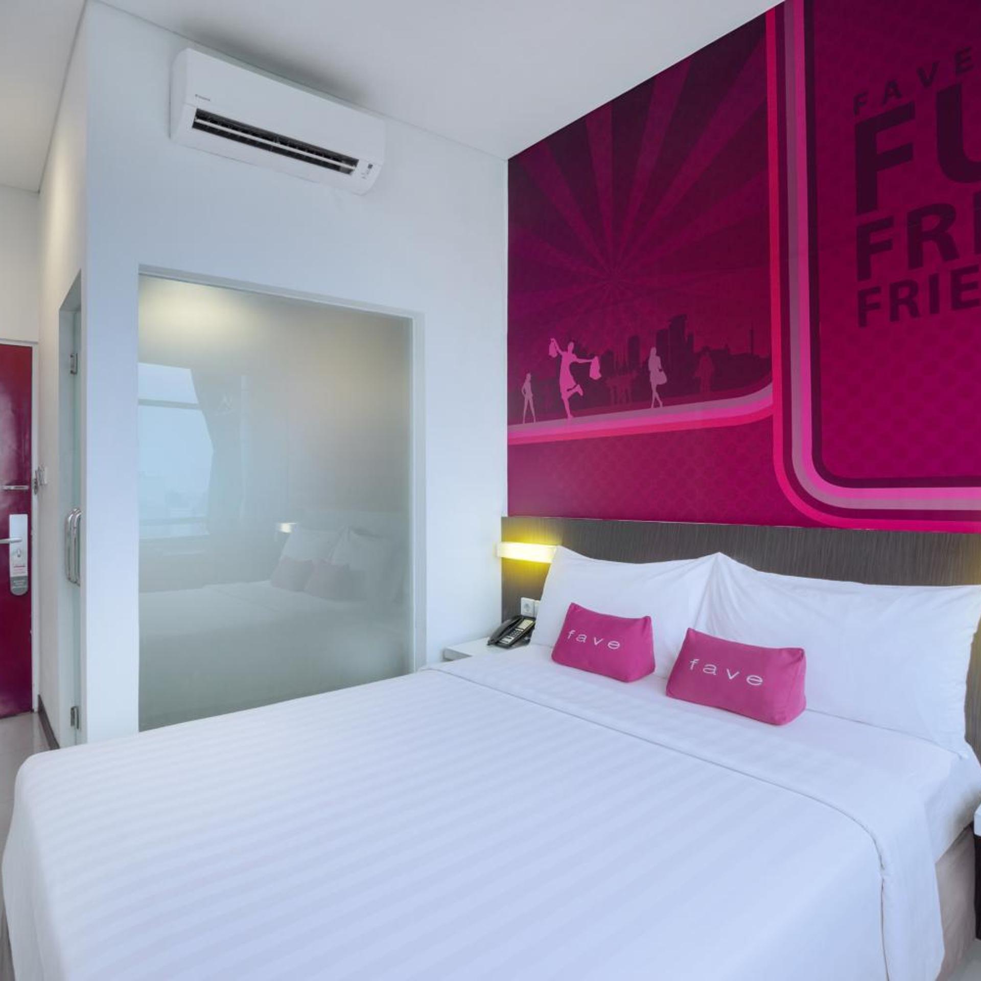 SUPERIOR, DOUBLE OR TWIN BED