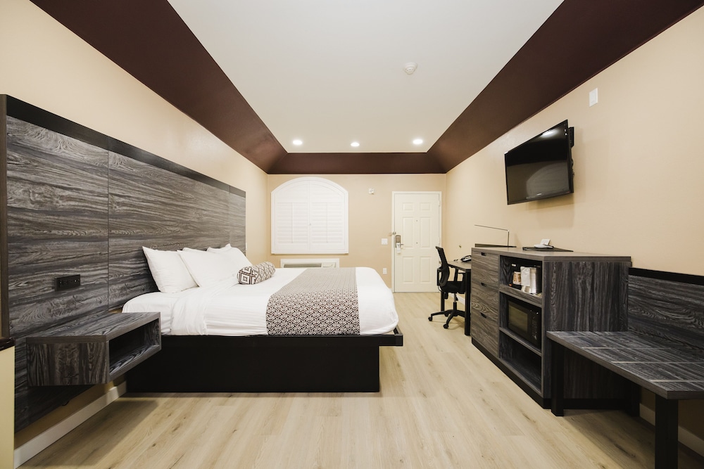 Sapphire Inn Suites 8/58