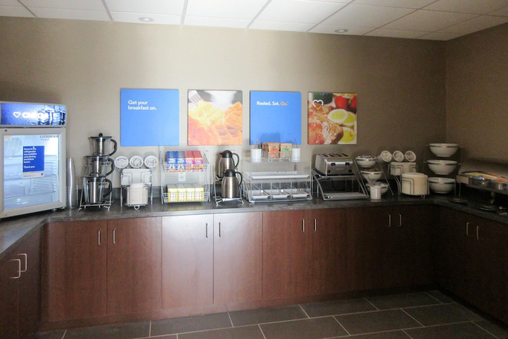 Comfort Inn & Suites - Harrisburg Airport - Hershey South 37/48