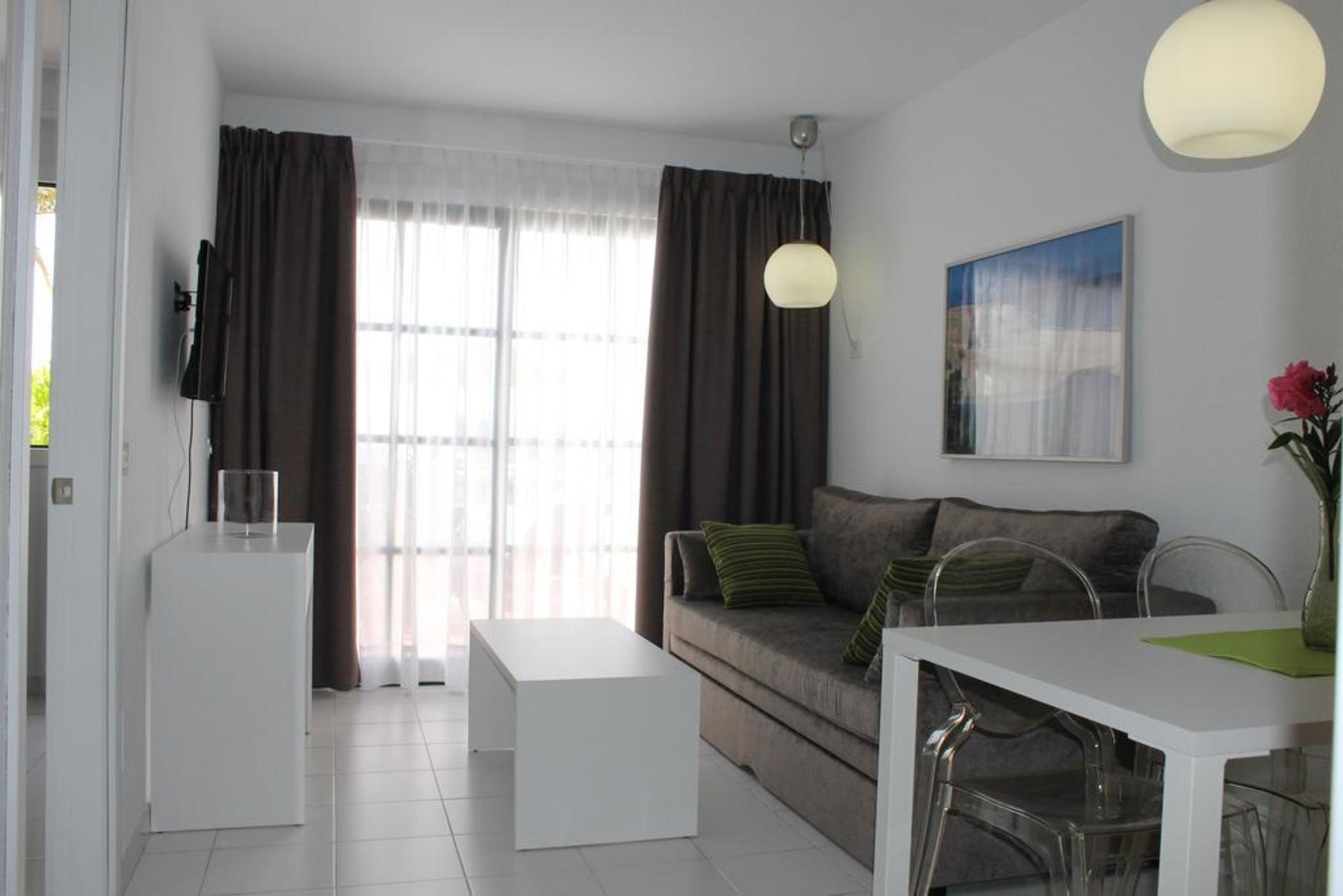 Babalu Apartment 8/25