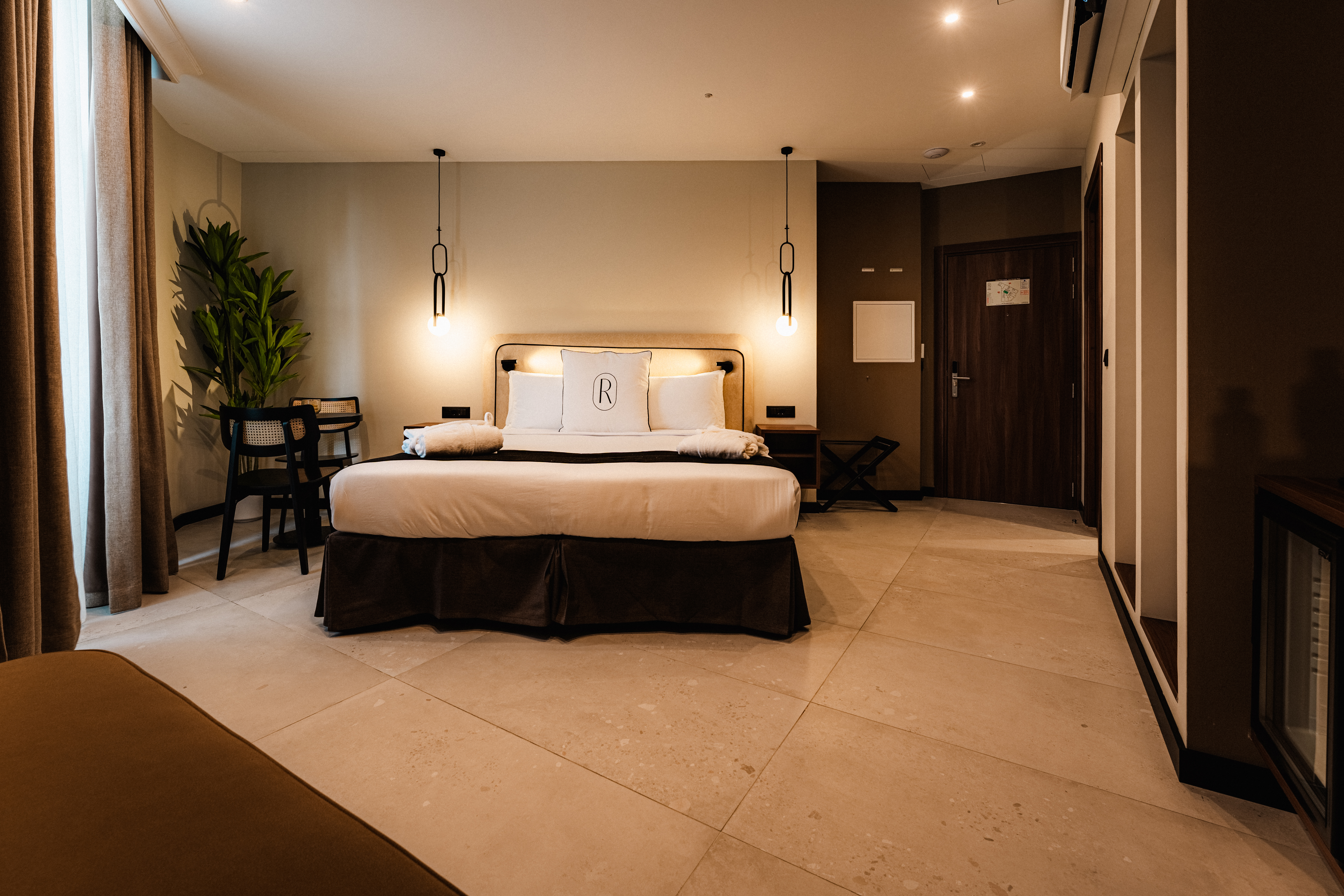 Suite, Balcony