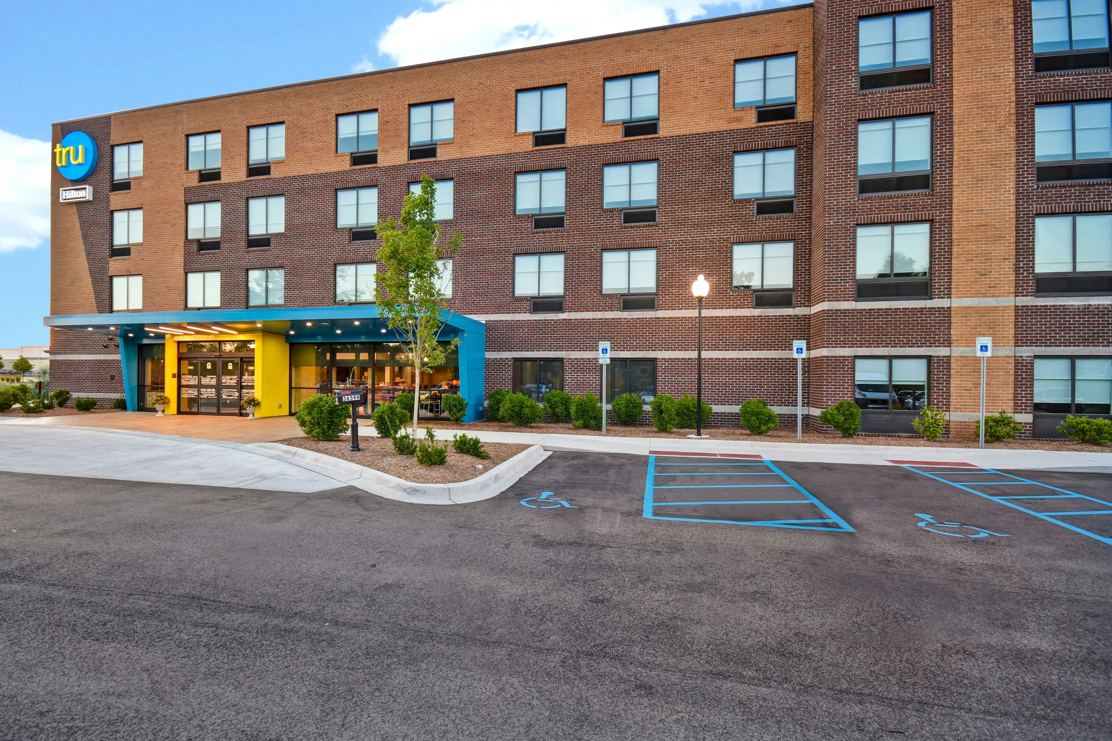 Tru by Hilton Sterling Heights Detroit 36/41