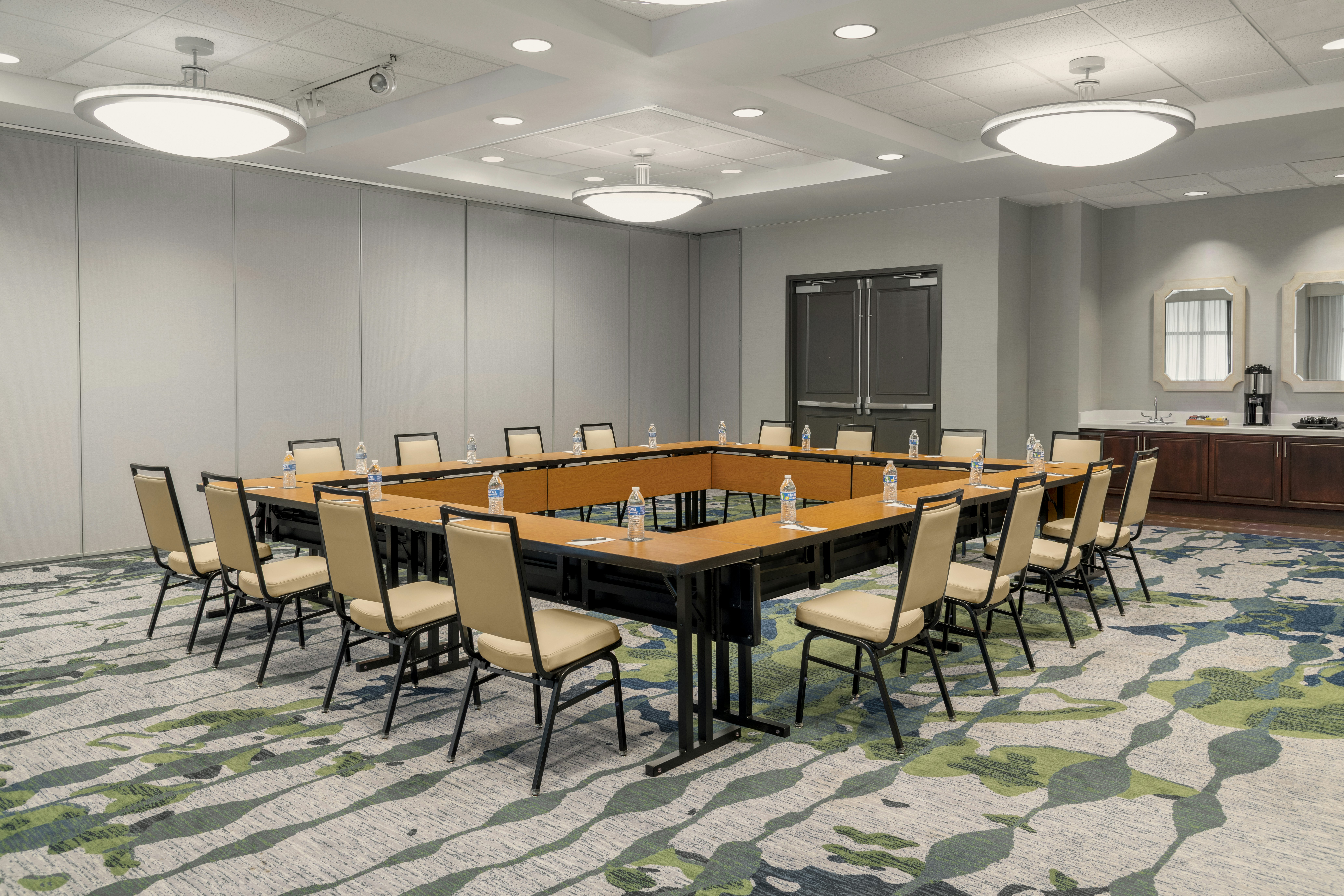 Embassy Suites by Hilton Fort Myers Estero 24/34