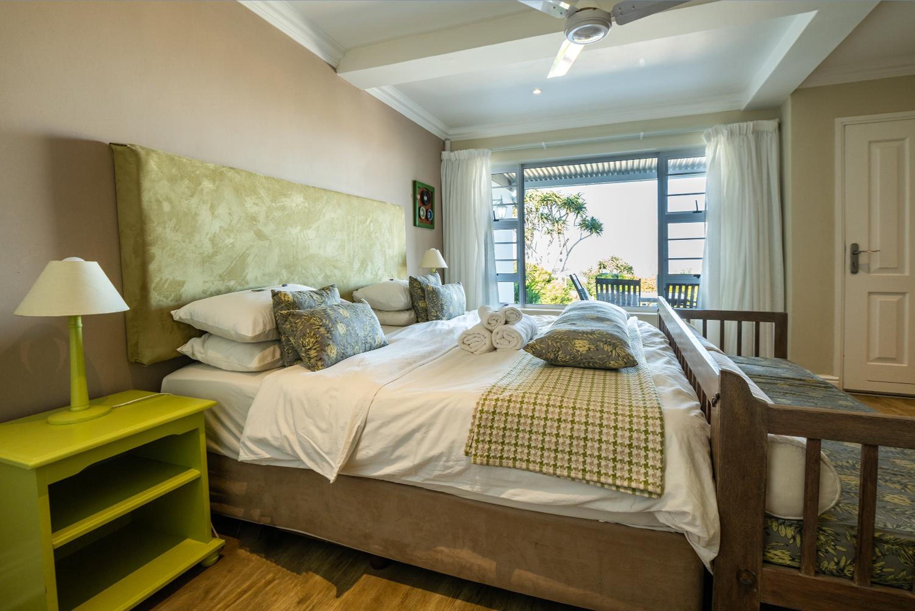The Lookout Guest House 13/37