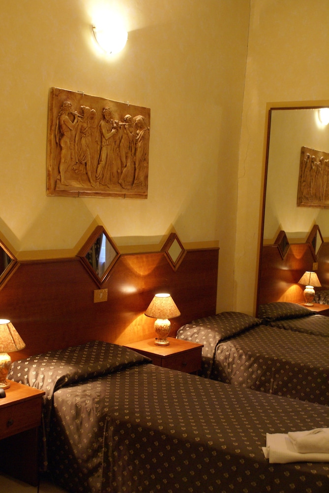 Hotel Farini 12/23