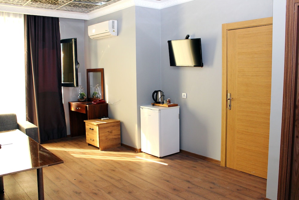 Avist Hotel 7/50
