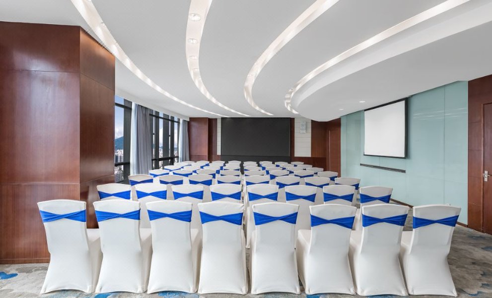 Huaqiang Plaza Hotel 35/42