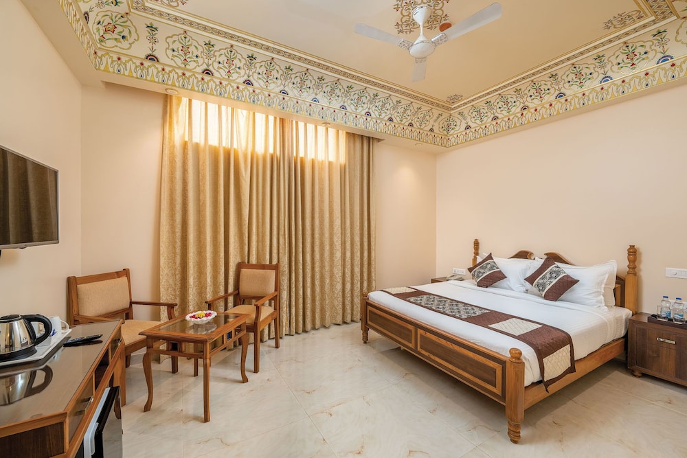 Palace, King Bed