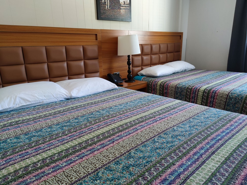 Pemberton Hotel (Motel) 23/49