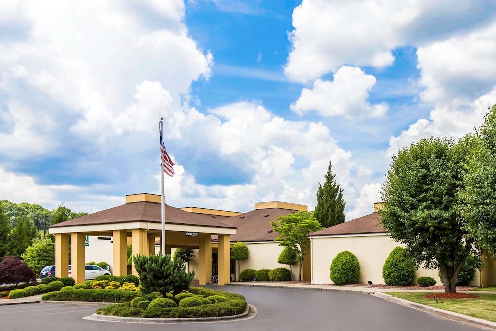 Quality Inn West Of Asheville 1/38