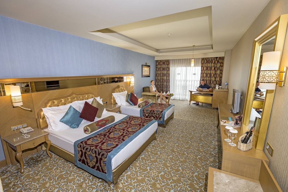 Royal Holiday Palace 13/55
