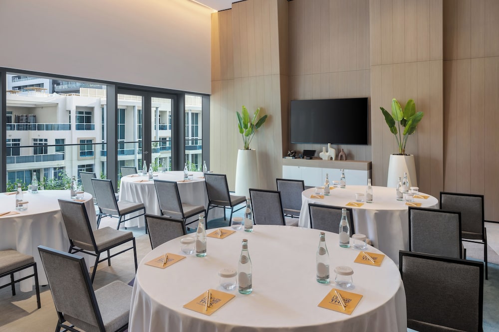 Vida Dubai Marina Yacht Club 60/68