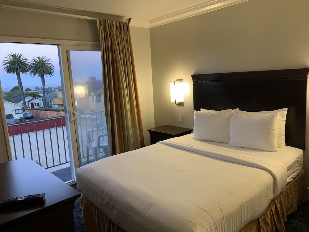 1 BEDROOM, SUITE, 2 QUEEN BEDS, BALCONY
