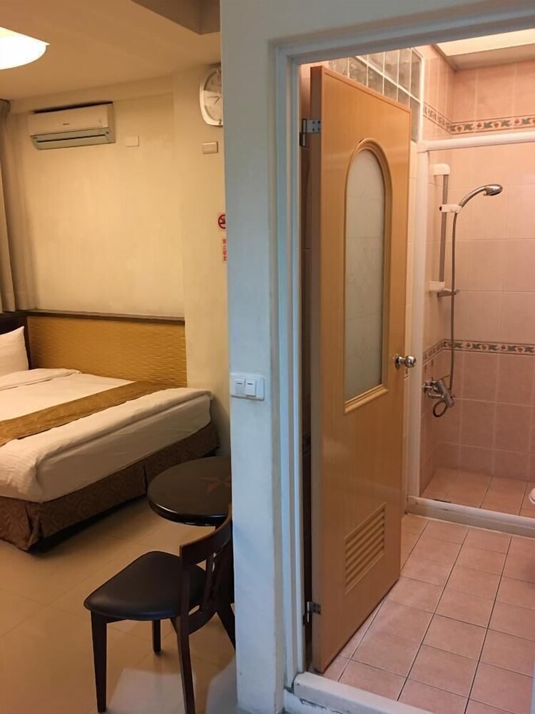 Ri Yue Hu Pan Hotel 13/28