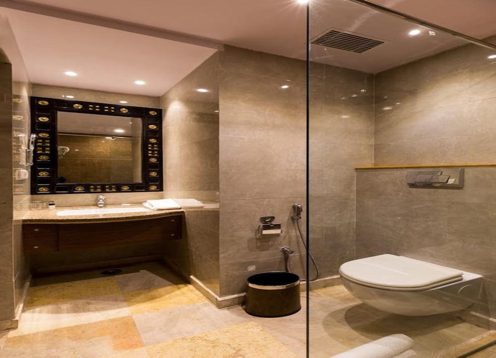 Sairafort Sarovar Portico 32/33