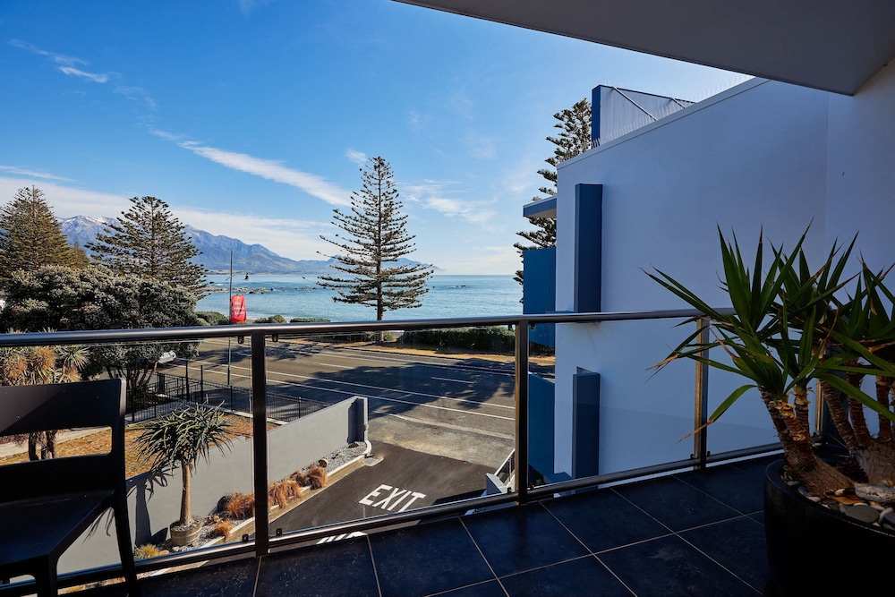 Waves On the Esplanade Apartments 18/48
