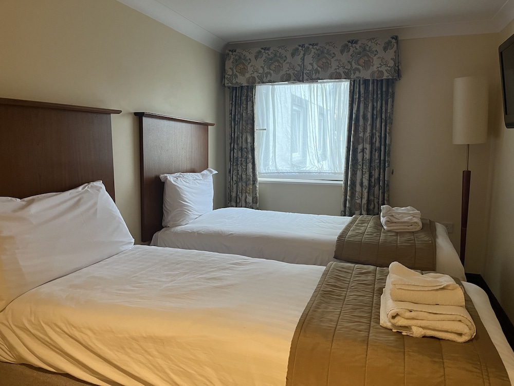 Macdonald Tickled Trout Hotel 17/59