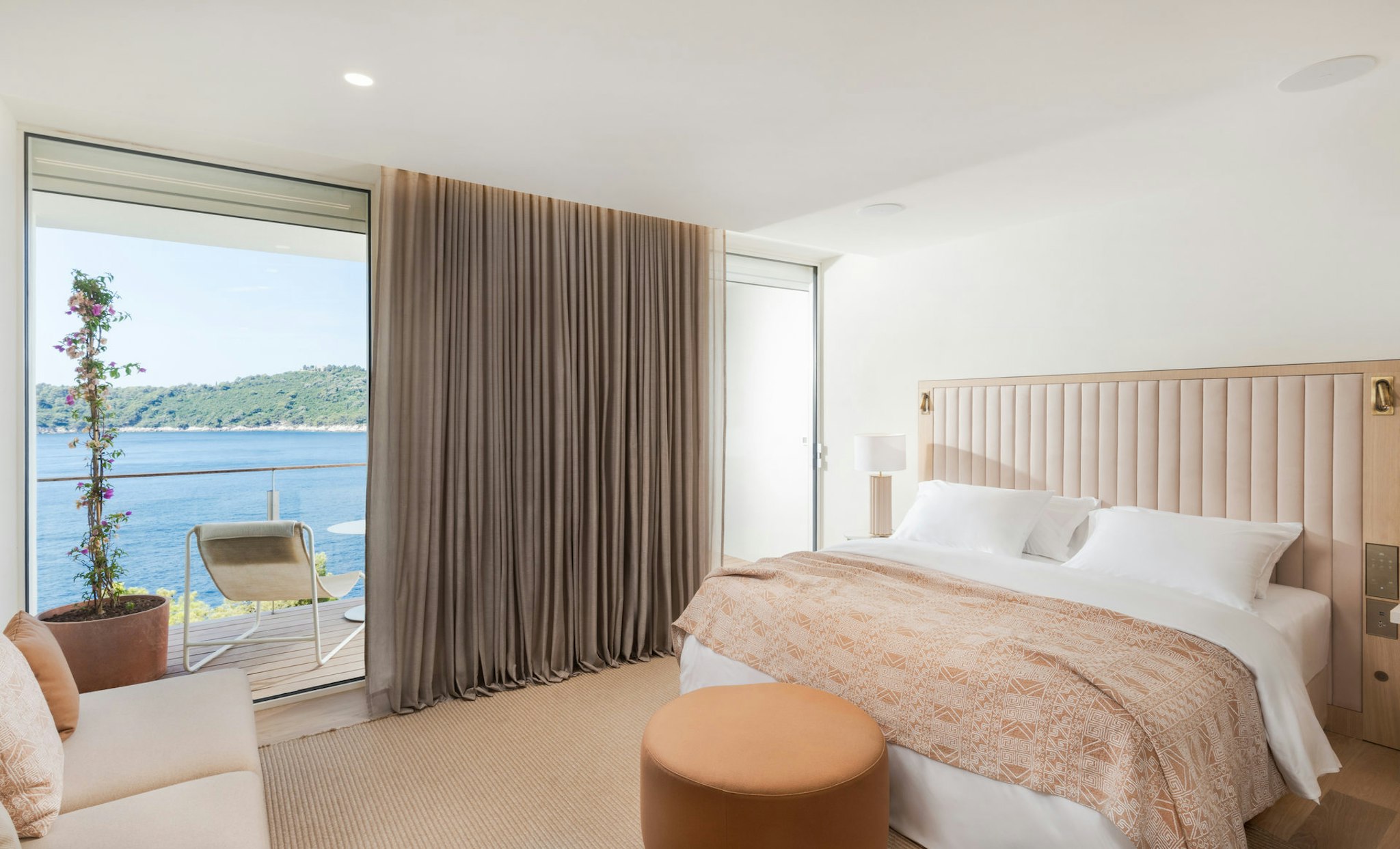 DELUXE, SEA VIEW