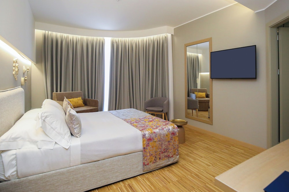 Hotel Vlora Priam, Affiliated by Melia 32/65