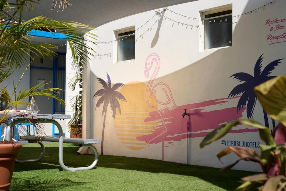 Baileys Parkside Motel by VetroBlu 52/55