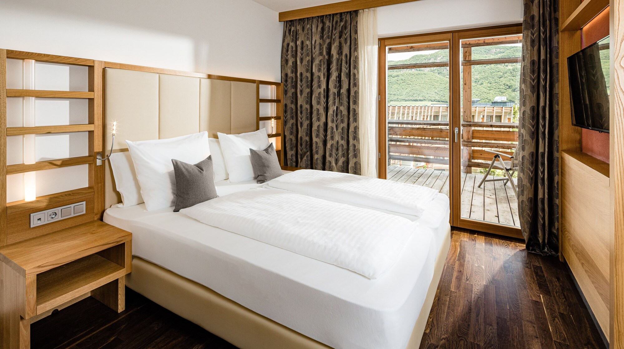 DELUXE, SUITE, KING BED, SOFA