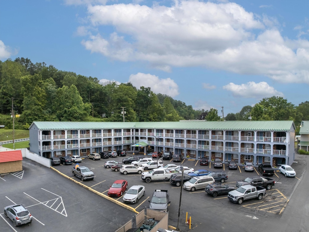 SureStay Hotel by Best Western Summersville 40/50