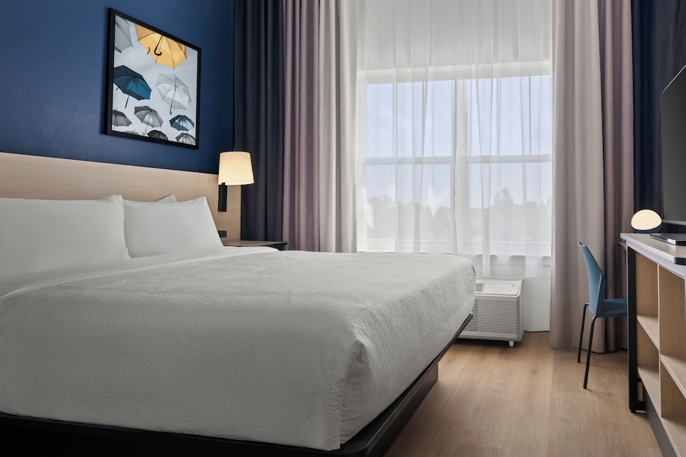 Suite, King Bed, Sofa
