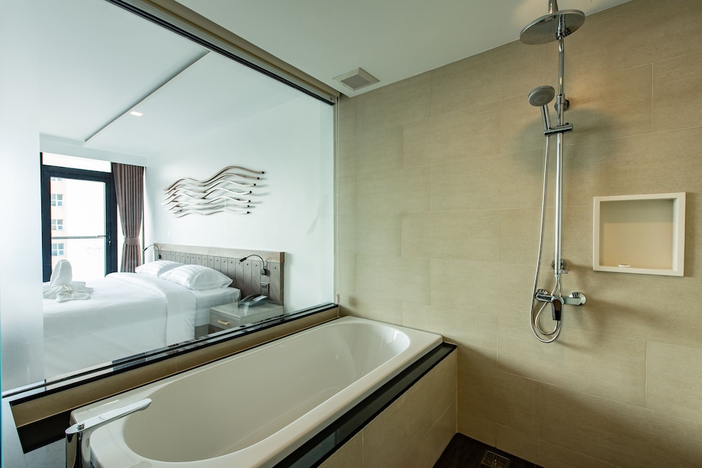 Blackwoods Hotel Pattaya 12/69
