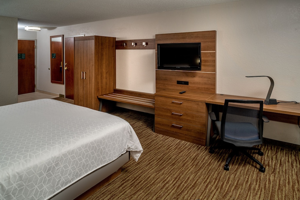 Holiday Inn Express Hotel & Suites Pikeville 25/44