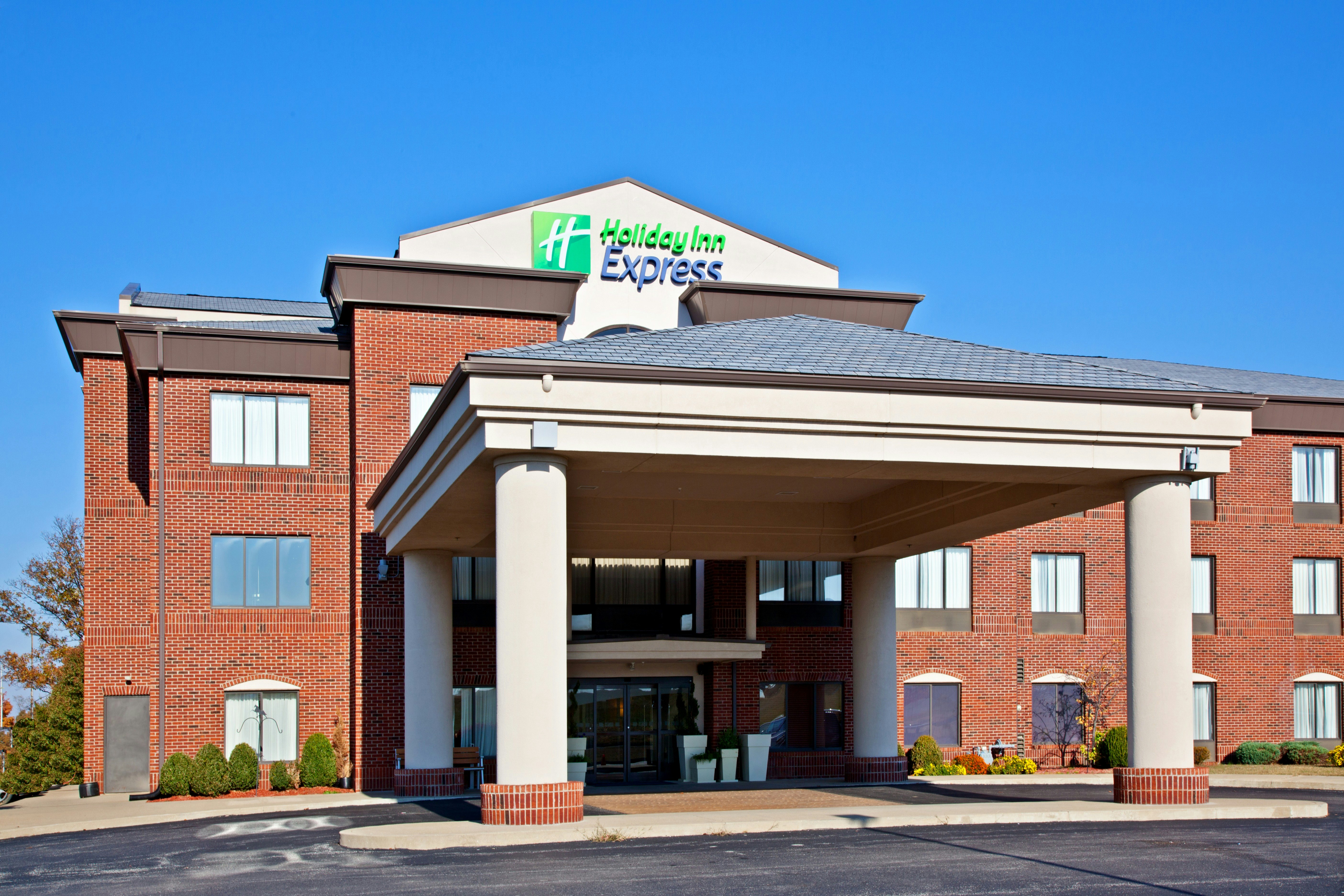 Holiday Inn Express Hotel Suites Shelbyville 43/44