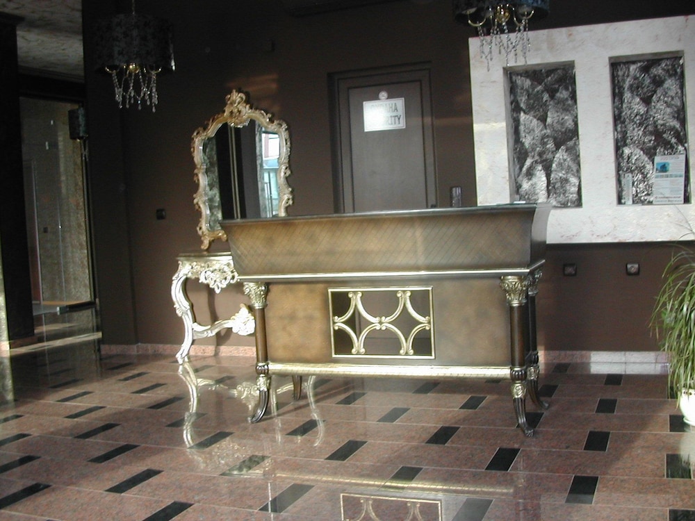 Chateau Del Marina Complex Apartments 3/20