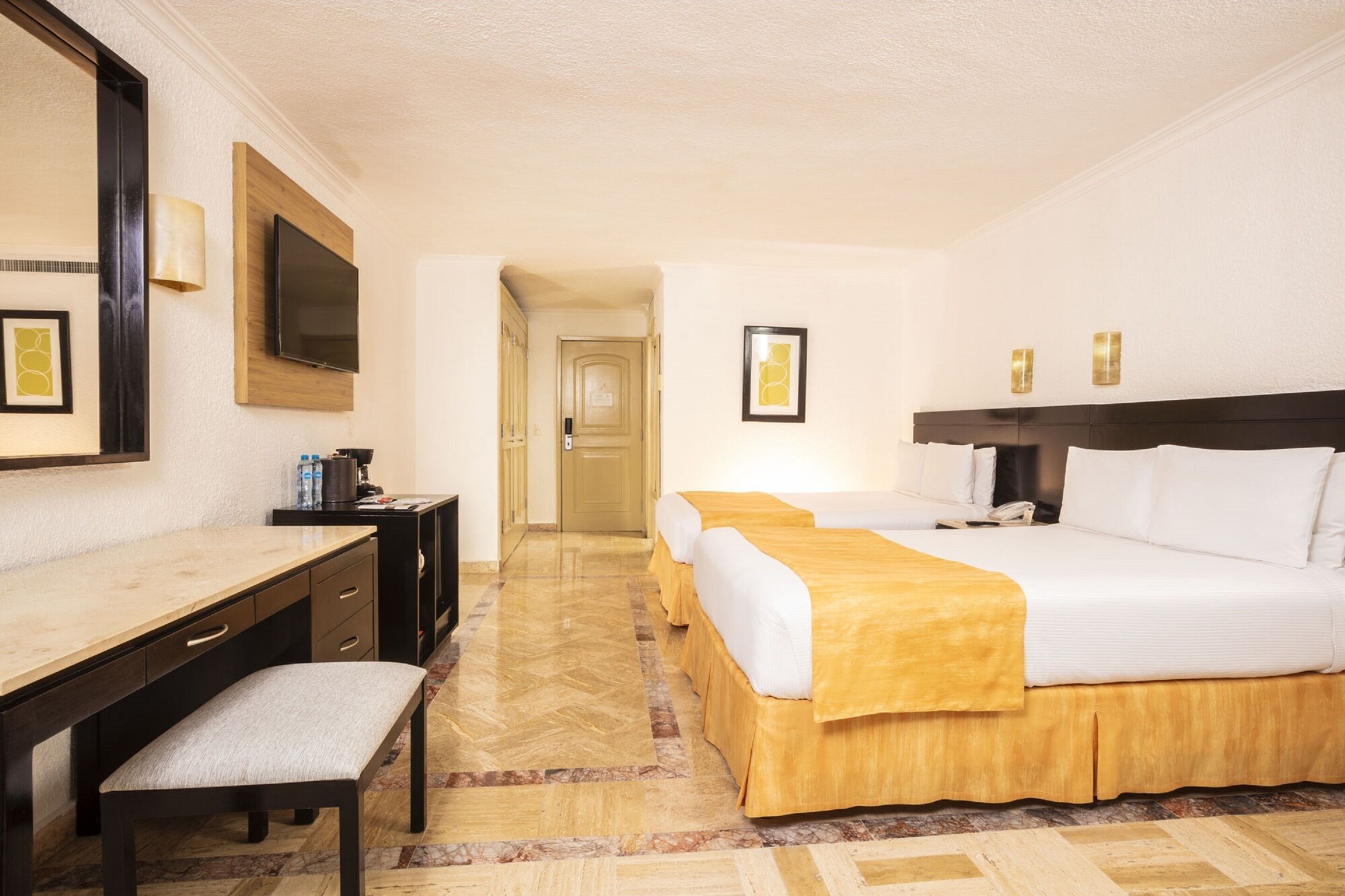 STANDARD, 2 DOUBLE BEDS, CITY VIEW