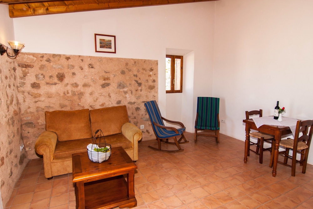Finca Hotel Ses Cases Noves 26/50