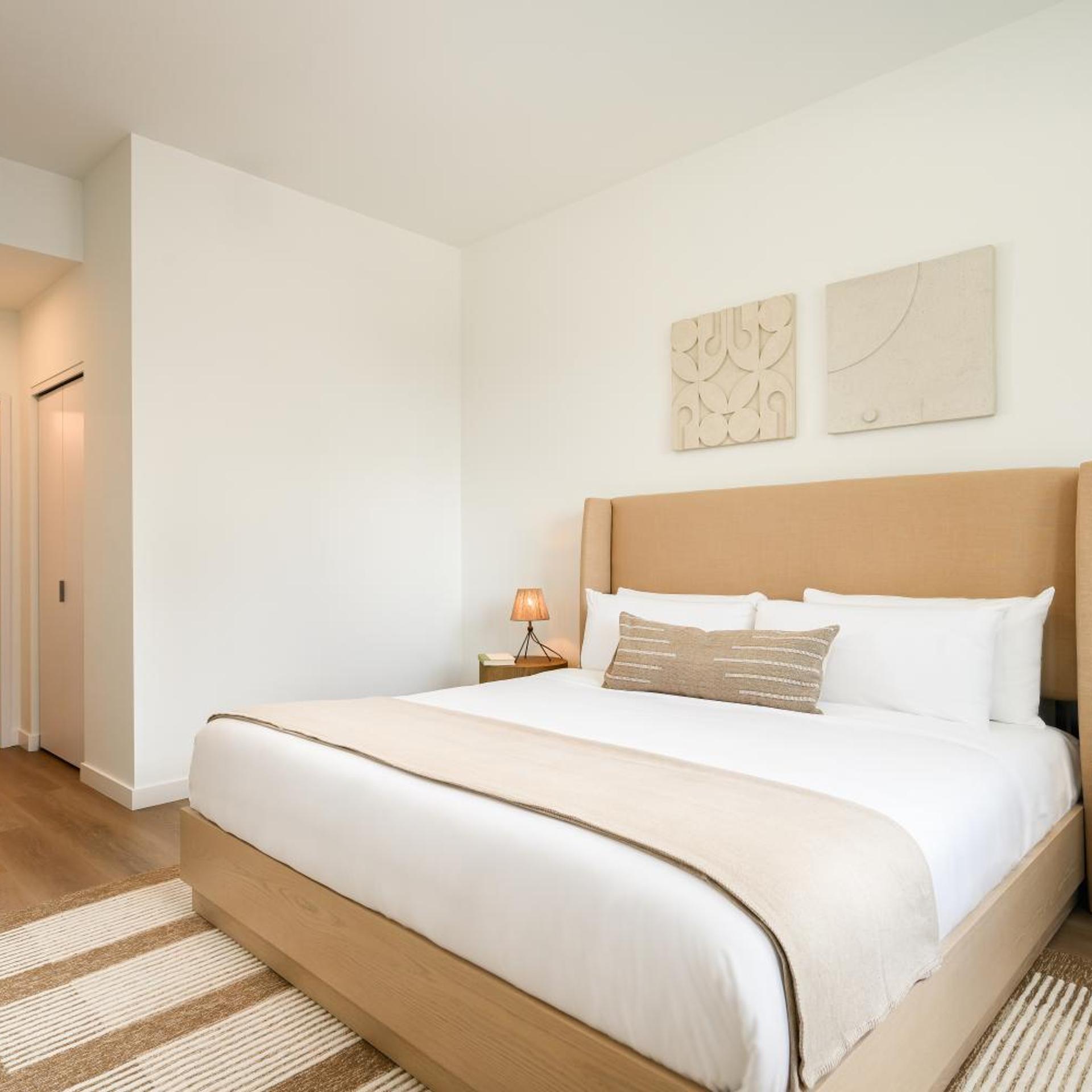 2 Bedrooms, Suite, Balcony