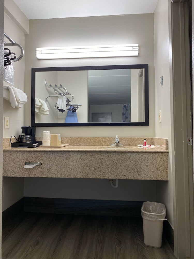 Days Inn by Wyndham Leeds 8/21